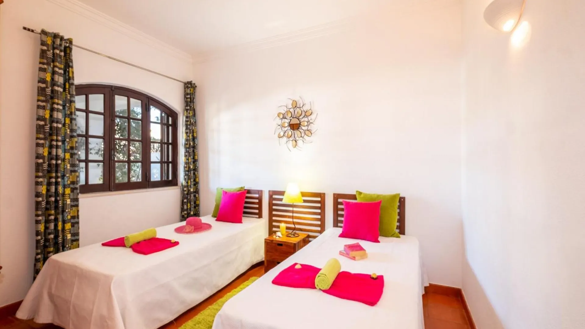 Outstanding Villa With Private Heatedpool Albufeira