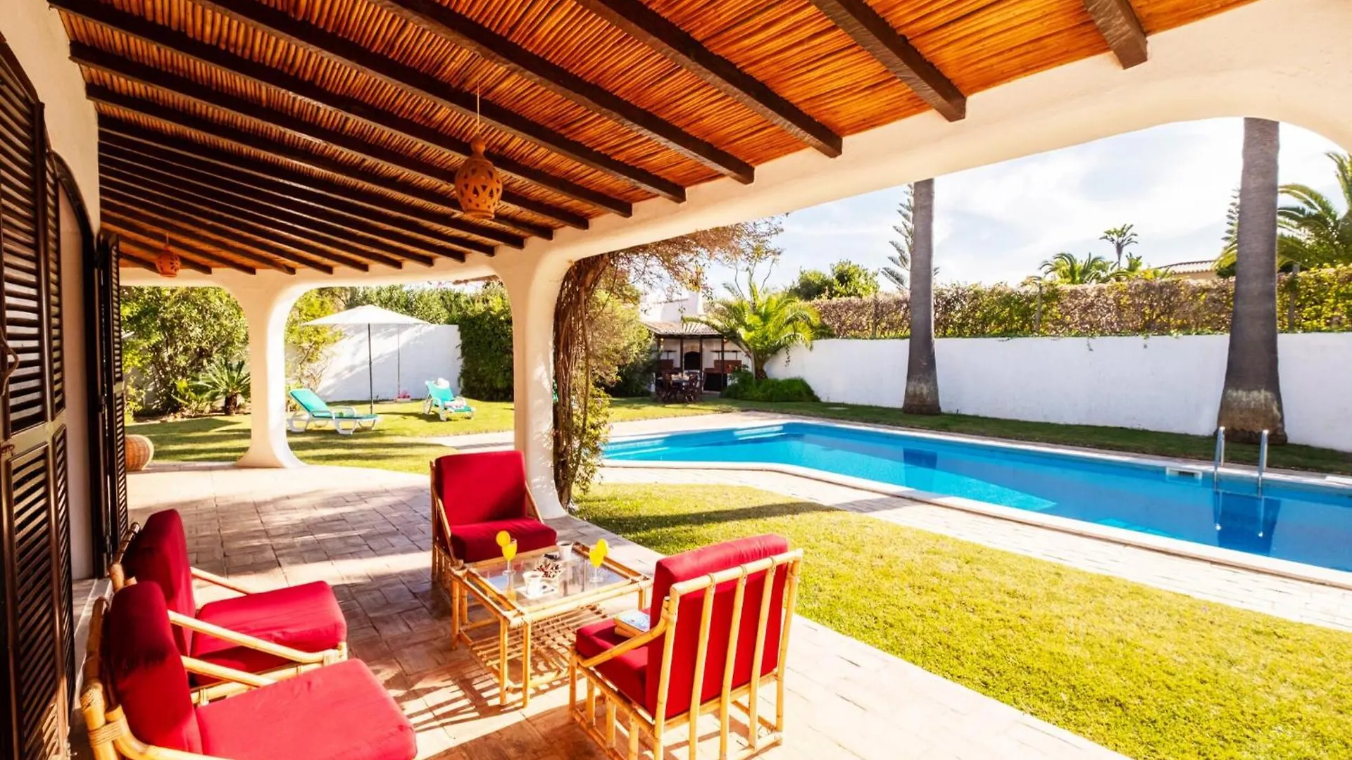 Outstanding Villa With Private Heatedpool Albufeira