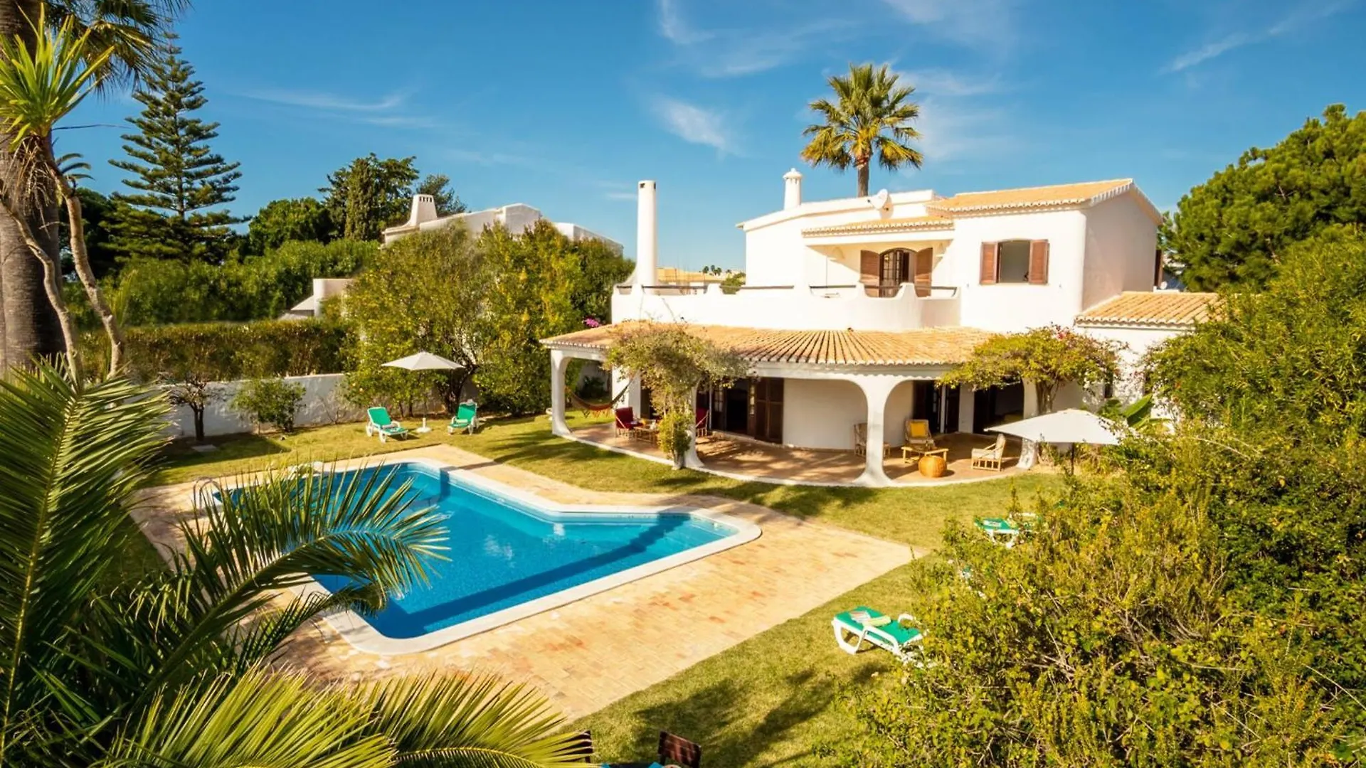 Outstanding Villa With Private Heatedpool Albufeira 0*,