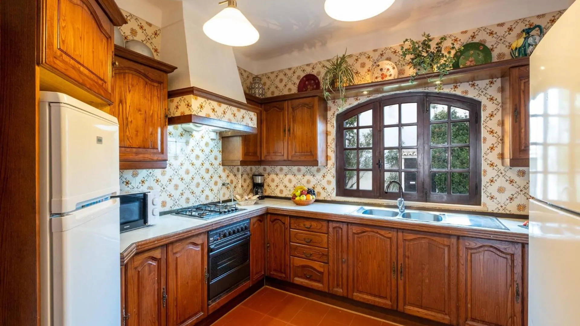 Outstanding Villa With Private Heatedpool Albufeira